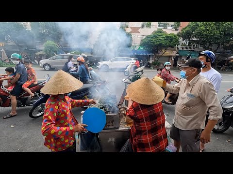 Video Xe bánh mì bò nướng lá lốt vỉa hè đông nghẹt khách dù... - youtube
