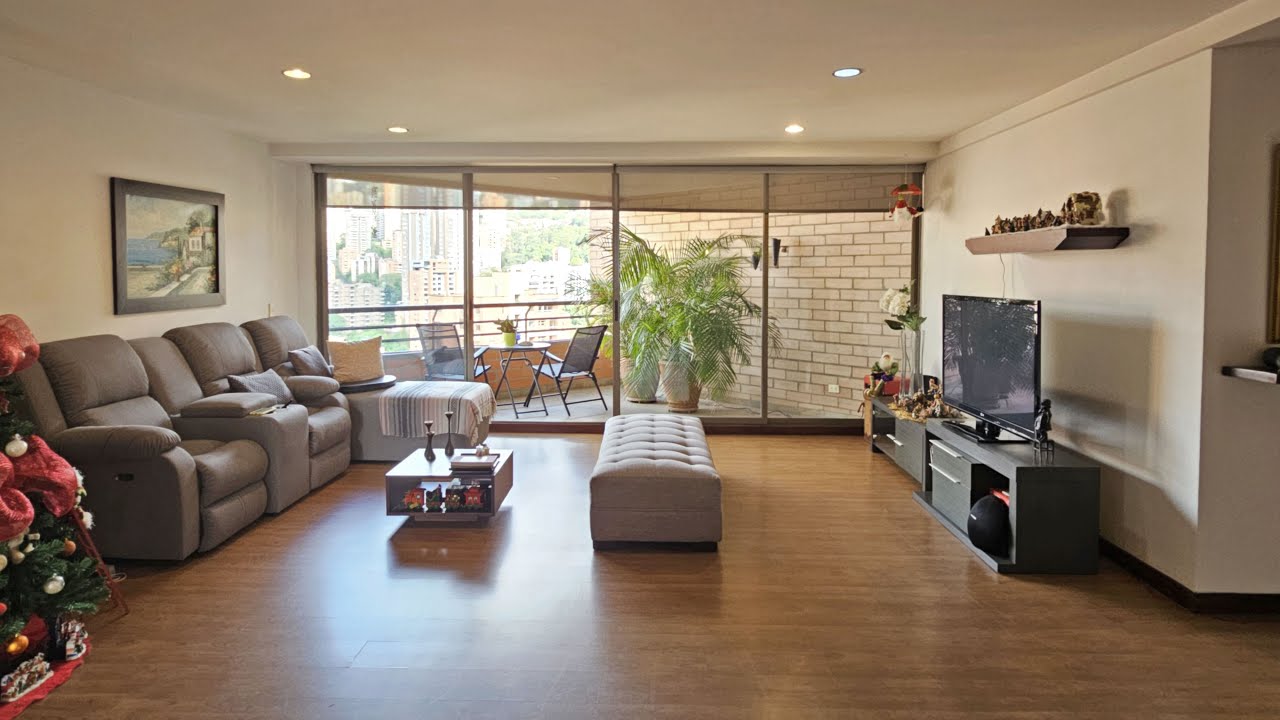 Apartamento de 2 alcobas más servicio en venta. Medellín, El Poblado La Tomatera