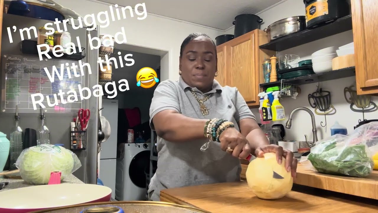 Давайте приготовим спагетти с овощной смесью (брюкву, капусту, кабачки, листовую капусту и морковь).