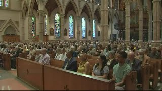 Nearly 300 couples renew vows for 50th wedding anniversaries | Get Uplifted