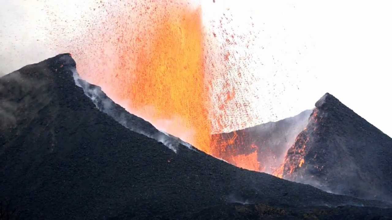 Nyamulagira Volcano Continues to Erupt