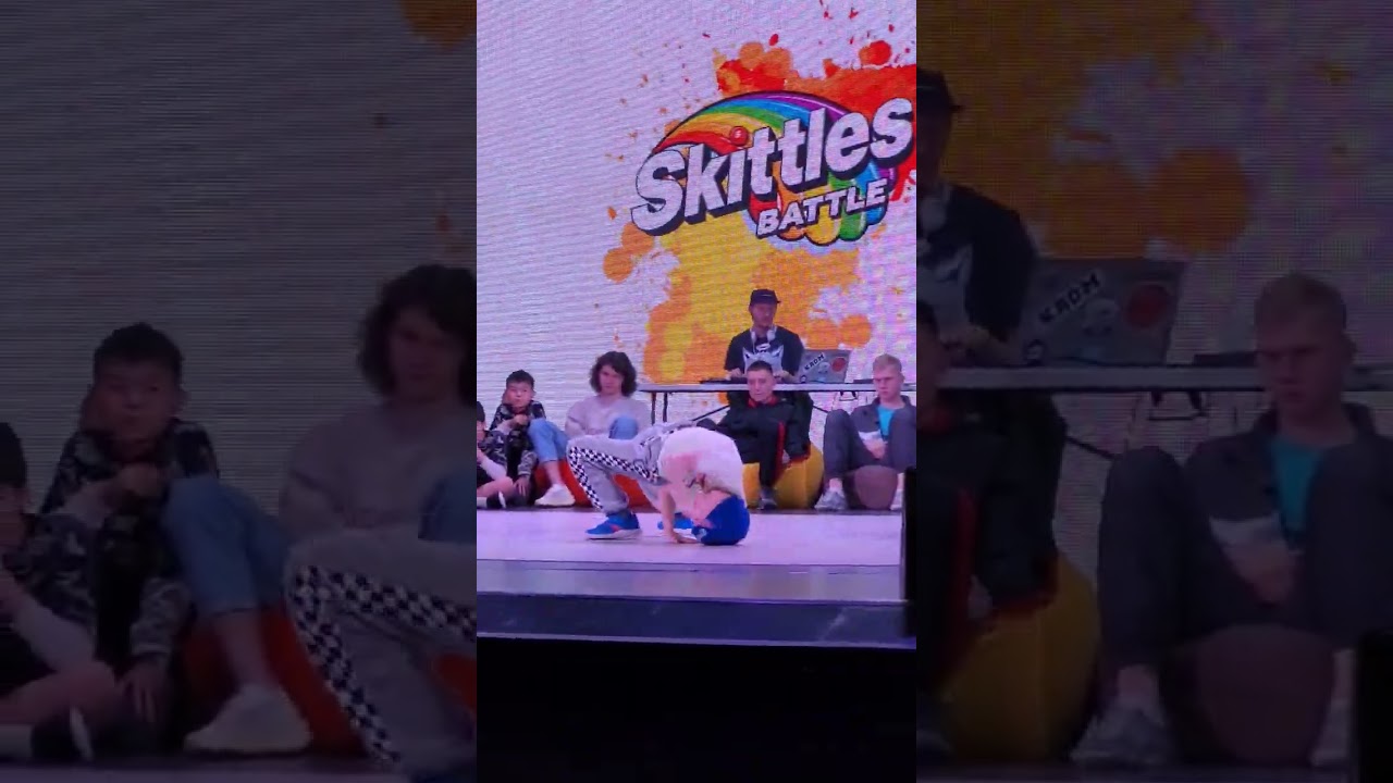 break dance battle.  My turn. Skittles battle. это настоящий брейк данс. Мой выход. БАТТЛ.