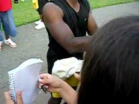 Deshea Townsend signs autographs at 2007 Steelers Training Camp