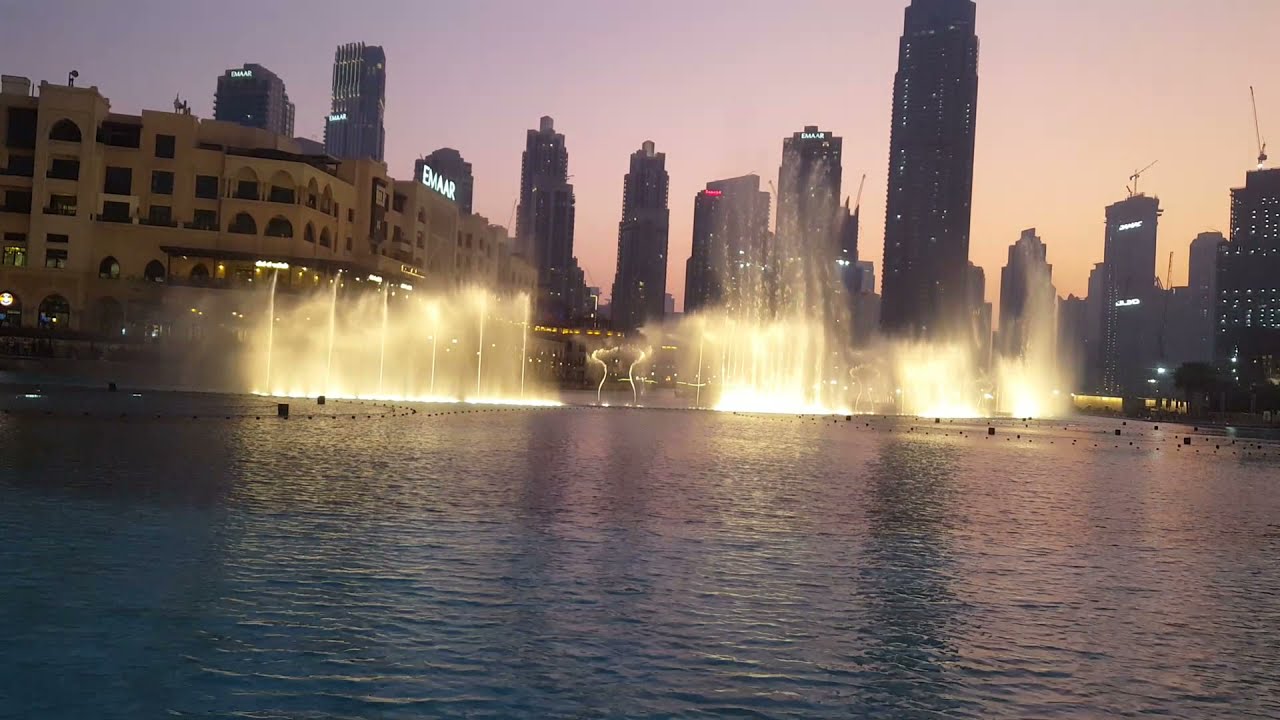 Amazing Dancing Fountain Show in Dubai النافورة الراقصة لبرج خليفة