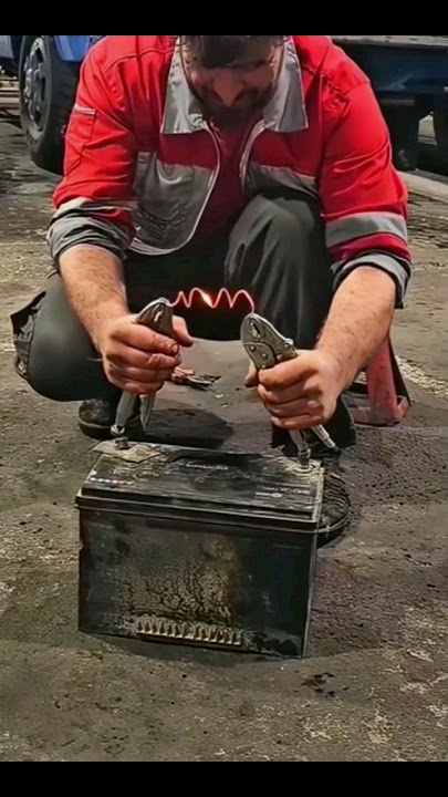12 V Current Through Battery #skills #workshop #mechanic #battery #batteries #tools #viral