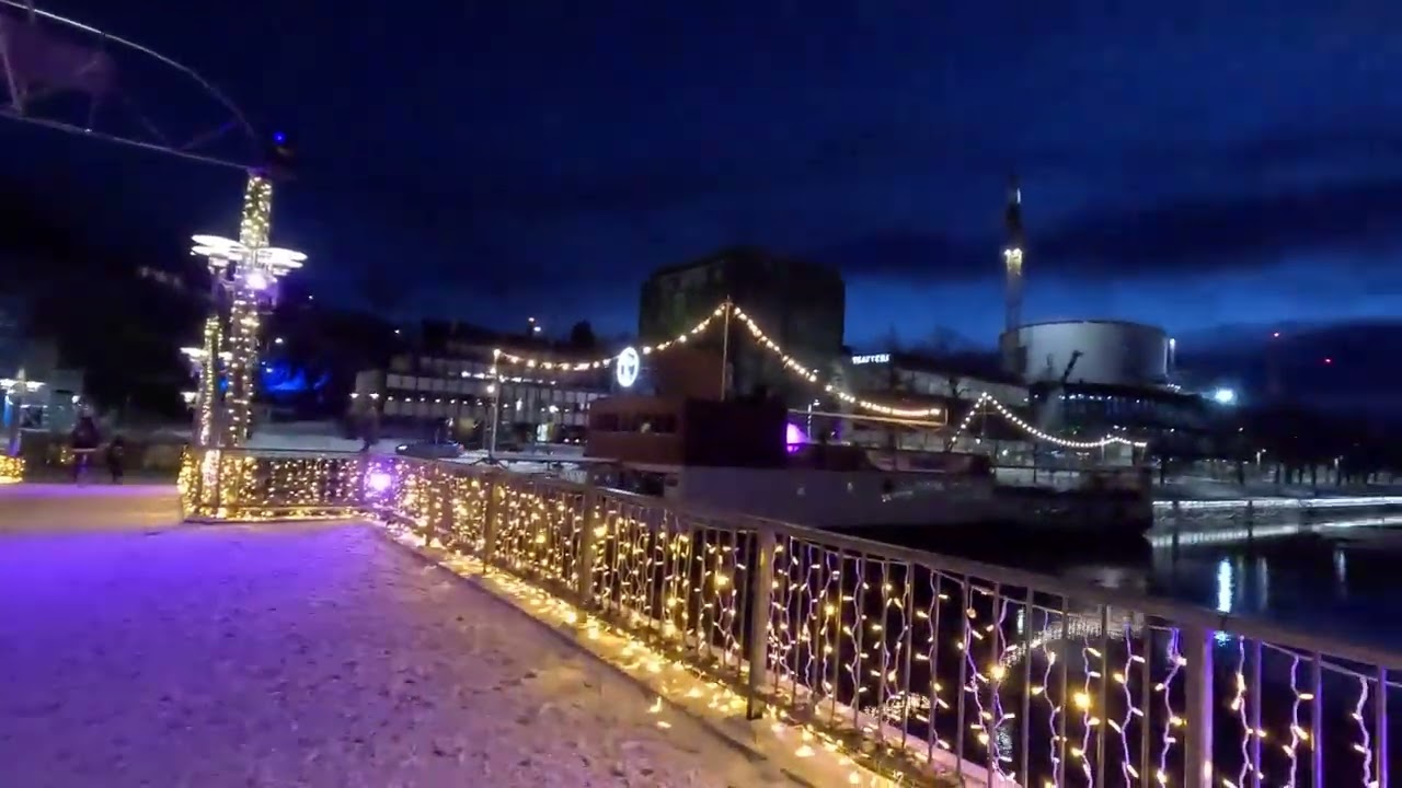 Teatterisilta Turun keskustassa, upeissa juhlavaloissa!