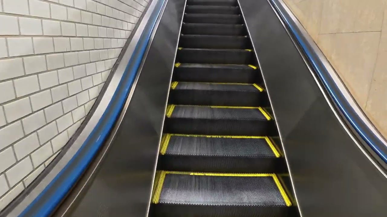 東京駅　JR京葉線　エスカレーター