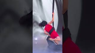 'Running Up That Hill' but make it levitating art 🫨🖼️  #BGT #BritainsGotTalent
