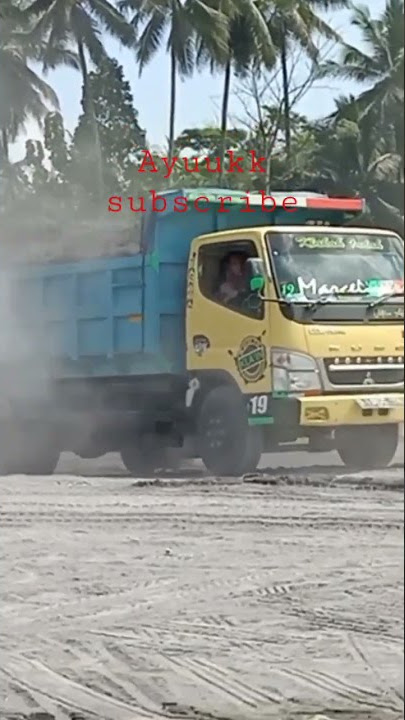 Truk pasir terguling digalangan- truk semeru. #trukmania #truklaka #trukpasir #truckaccident