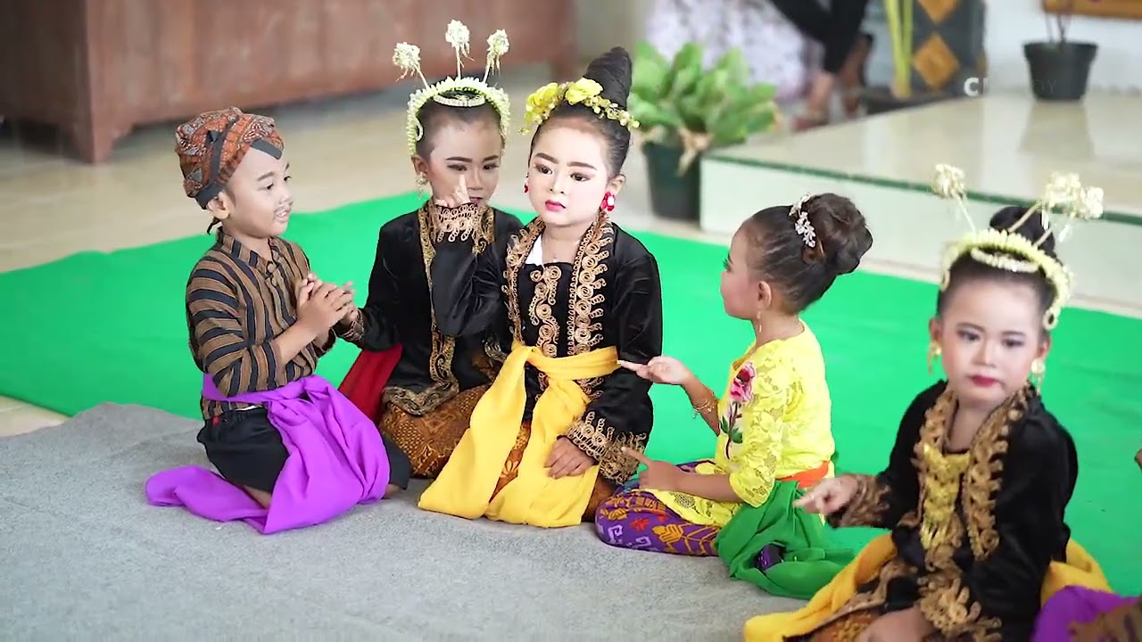 9. Tari Cublek Suweng