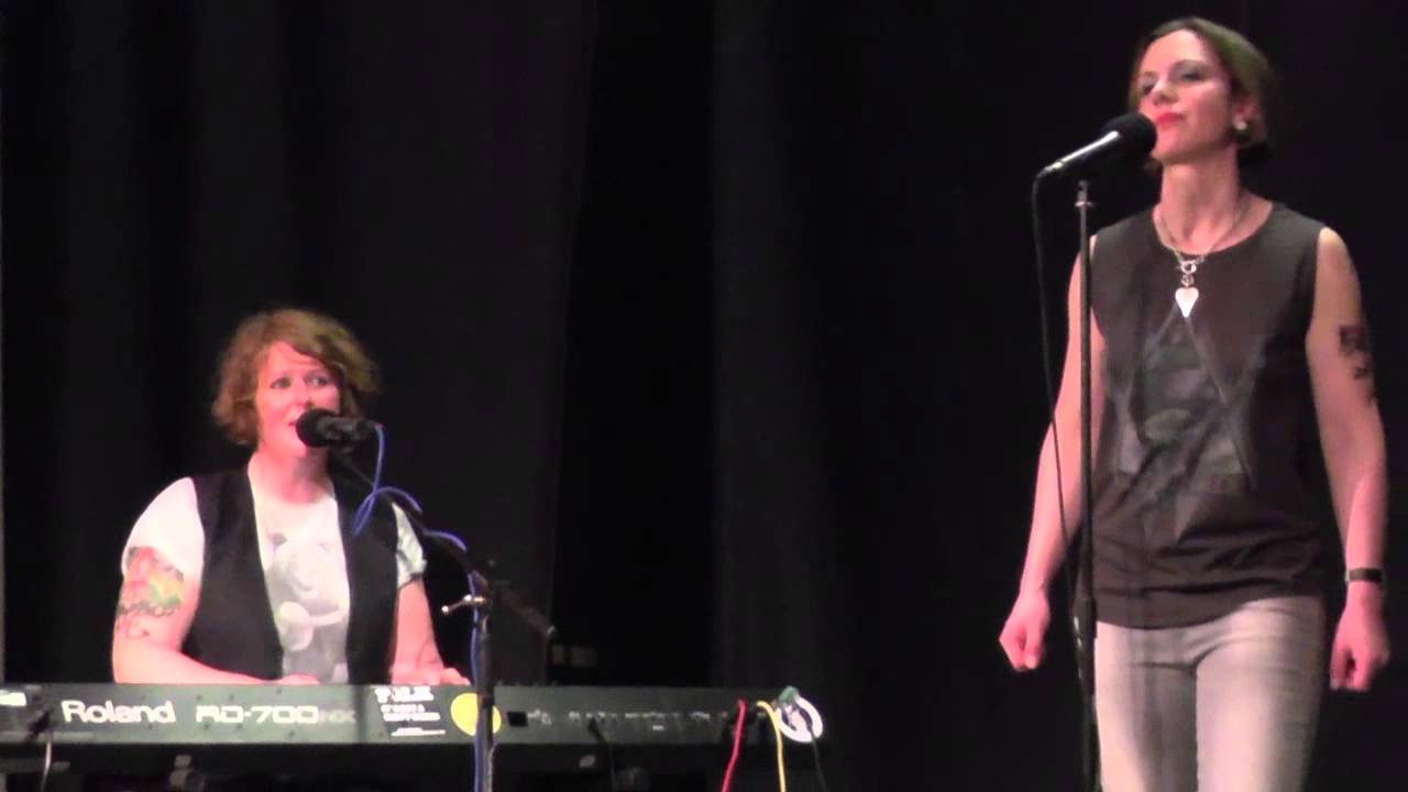 Guarda O'Hooley and Tidow excel themselves again su YouTube Guarda O'Hooley and Tidow excel themselves again su YouTube