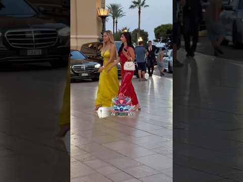 Sexy lady parte do Casino Monte-Carlo em seu Mercedes #supercars #belezafeminina #rich #lifestyle
