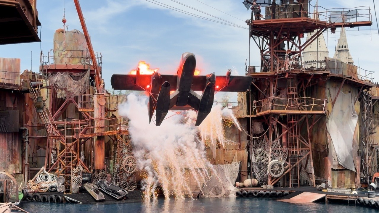 WaterWorld - Universal Studios Hollywood - YouTube
