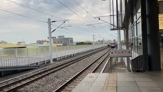2042次700型區間快車往七堵進入大慶站(6/29起改跑EMU900型,並減停大慶站)