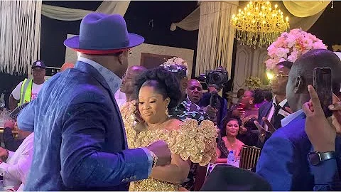 OBA ELEGUSHI & OLORI BUKOLA OF OWORONSHOKI TOOK THE DANCE CHALLENGE AT HER 40TH BIRTHDAY PARTY
