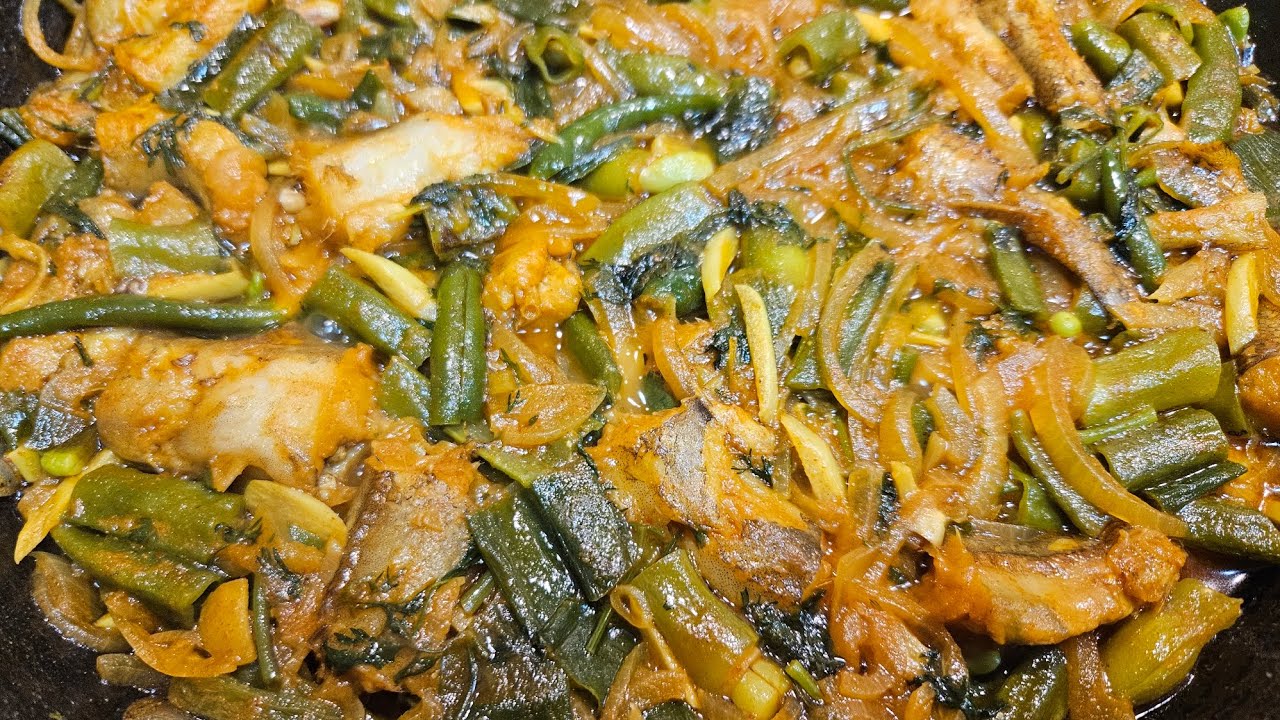 নইটা মাছ সিম দিয়ে চচ্চড়ি করলাম I হাতে মাখা নামাজ রান্নাটাই আলাদা ,অনেক মজা হয় l