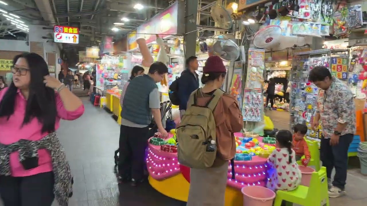 Exploring the Interior of the Shilin Night Market in Taipei (November 20, 2025)