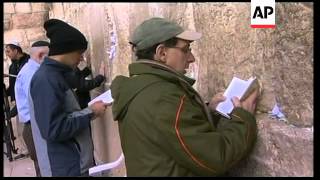 Phone app lets worshippers send prayers direct to holy site screenshot 5