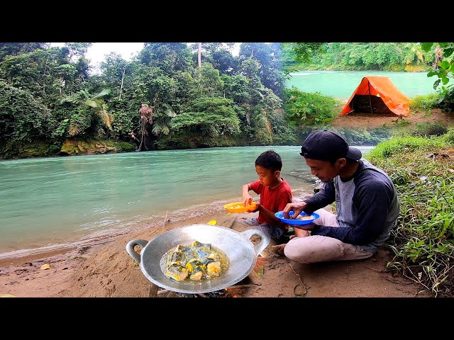 Tiba Tiba Banjir Datang!!Fishing Camp Diguyur Hujan Deras Sambal Ikan Sidat Ditepi Sungai class=