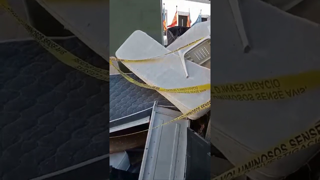 Burriana logra el impacto entre la gente: ¿por qué hay una falla de trastos frente al Ayuntamiento?