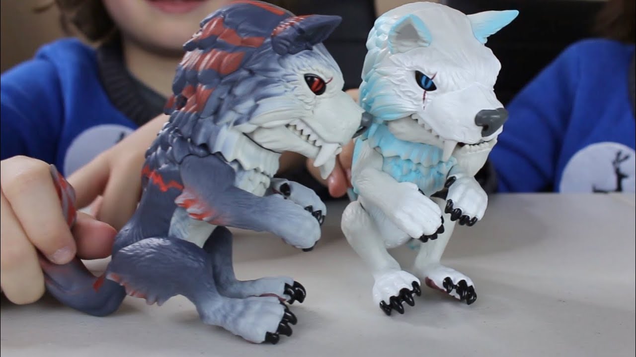 UNTAMED Fingerlings Blizzard and Direwolf Midnight WowWee