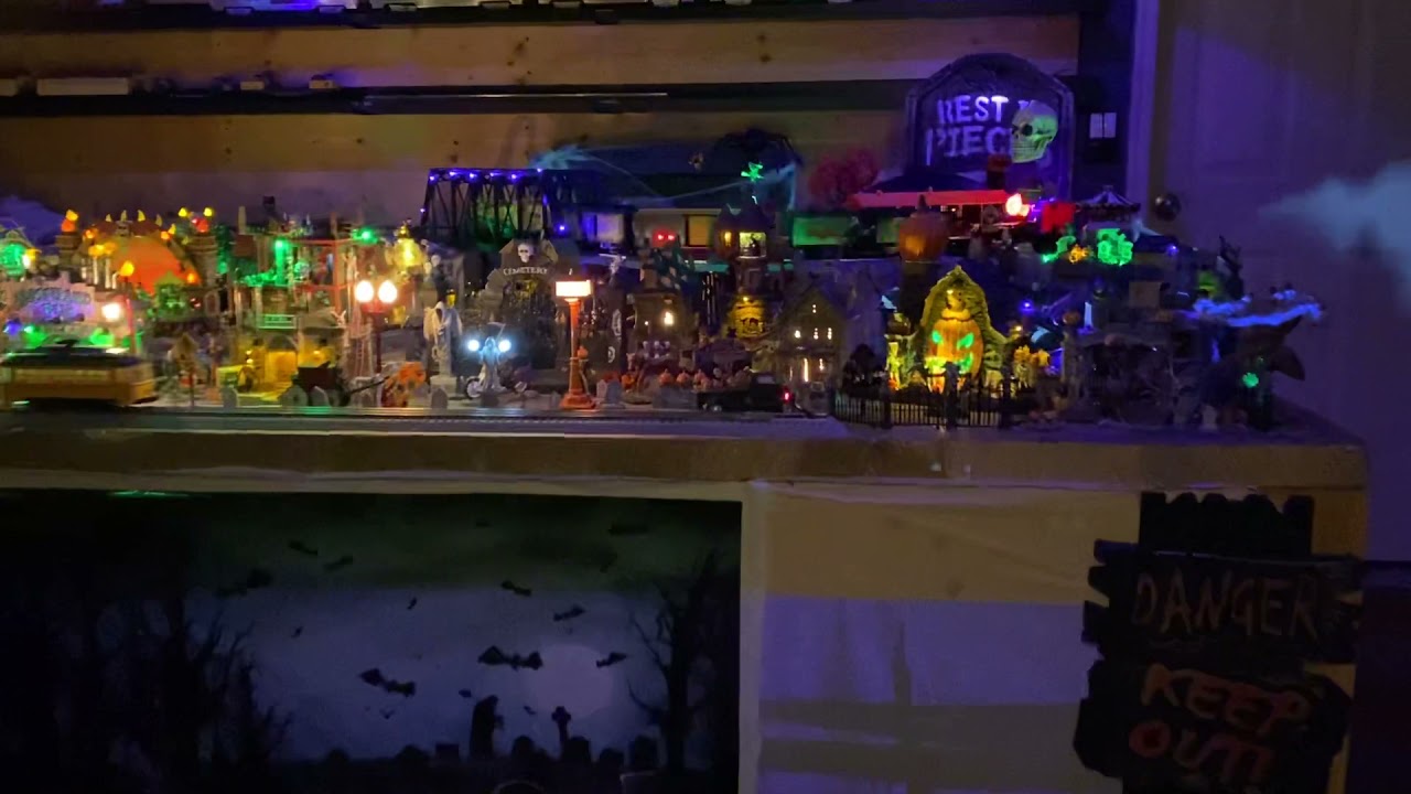 2021 Halloween Village Train Layout O Scale Train and Trolley, Lemax
