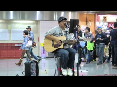1031116於台北地下街~高明德演唱冰雨