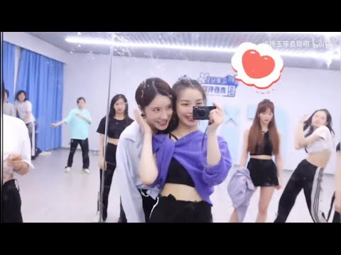 羊羊TV里的 CUT ‘戴小妮’ 戴燕妮你自己把脸伸过去是要酸死我的意思么-梦回长隆