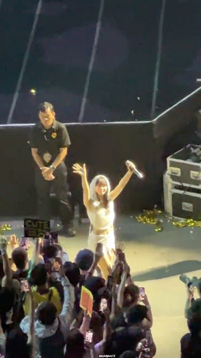 [4K] 250816 SOUR GRAPES (2) - LE SSERAFIM EASY CRAZY HOT IN SINGAPORE 르세라핌 #lesserafim