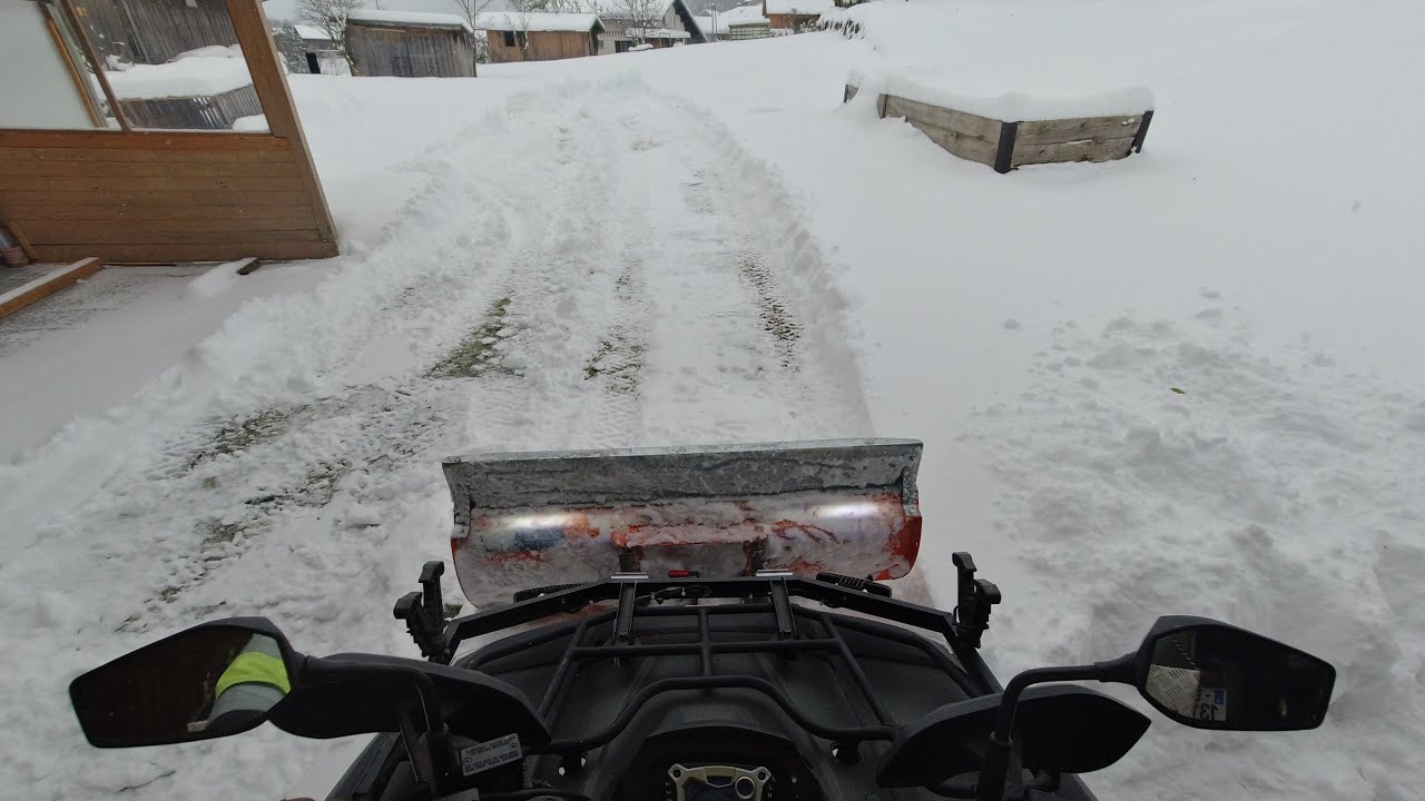 Quad Schneeschieben Start Wintersaison 24/25. 30 cm Neuschnee