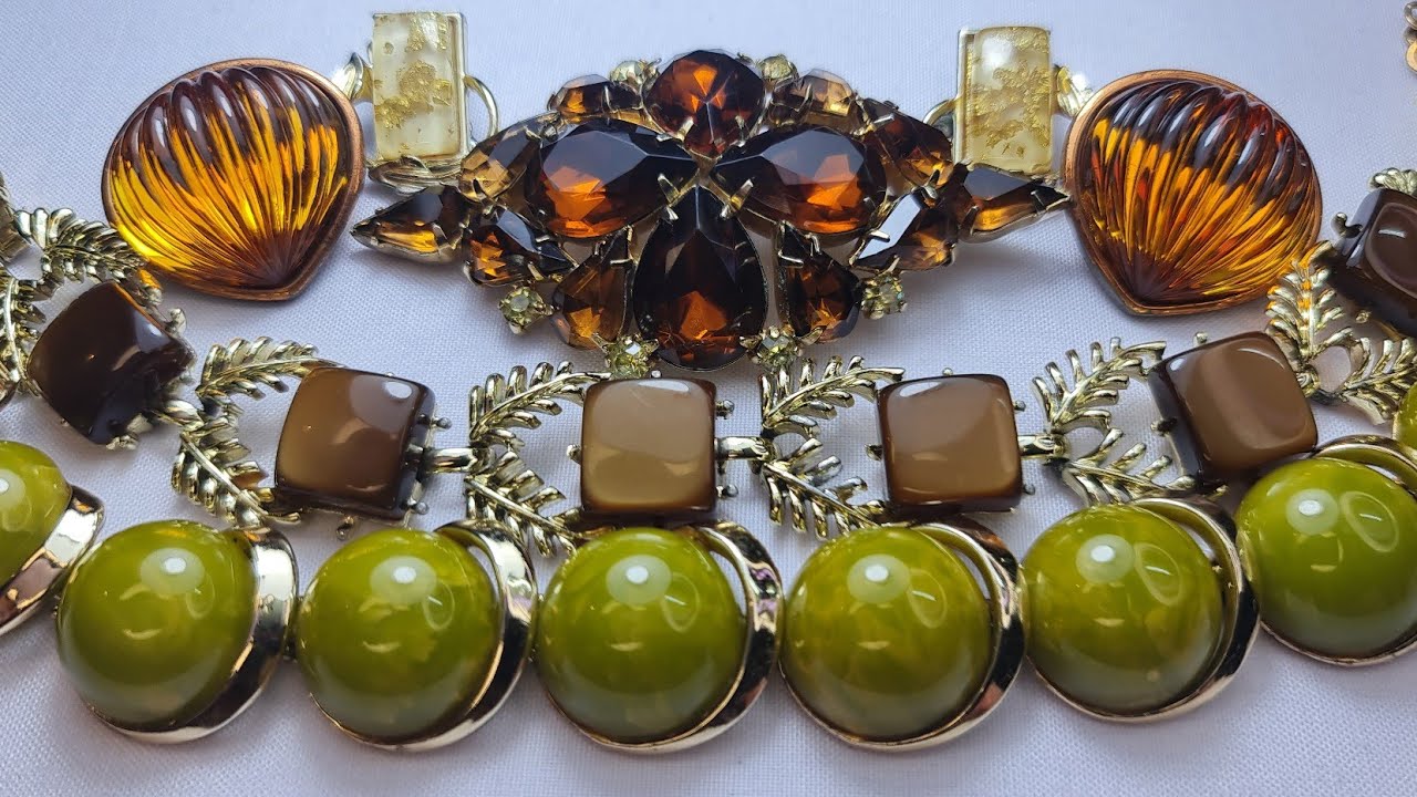 Yves Saint Laurent з барахолки. Бакеліт. Coro. Trifari.