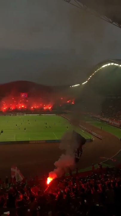 Aksi Suporter Persija saat memasuki injury time #persija #jakarta #jakmania #suporter #shortsvideo
