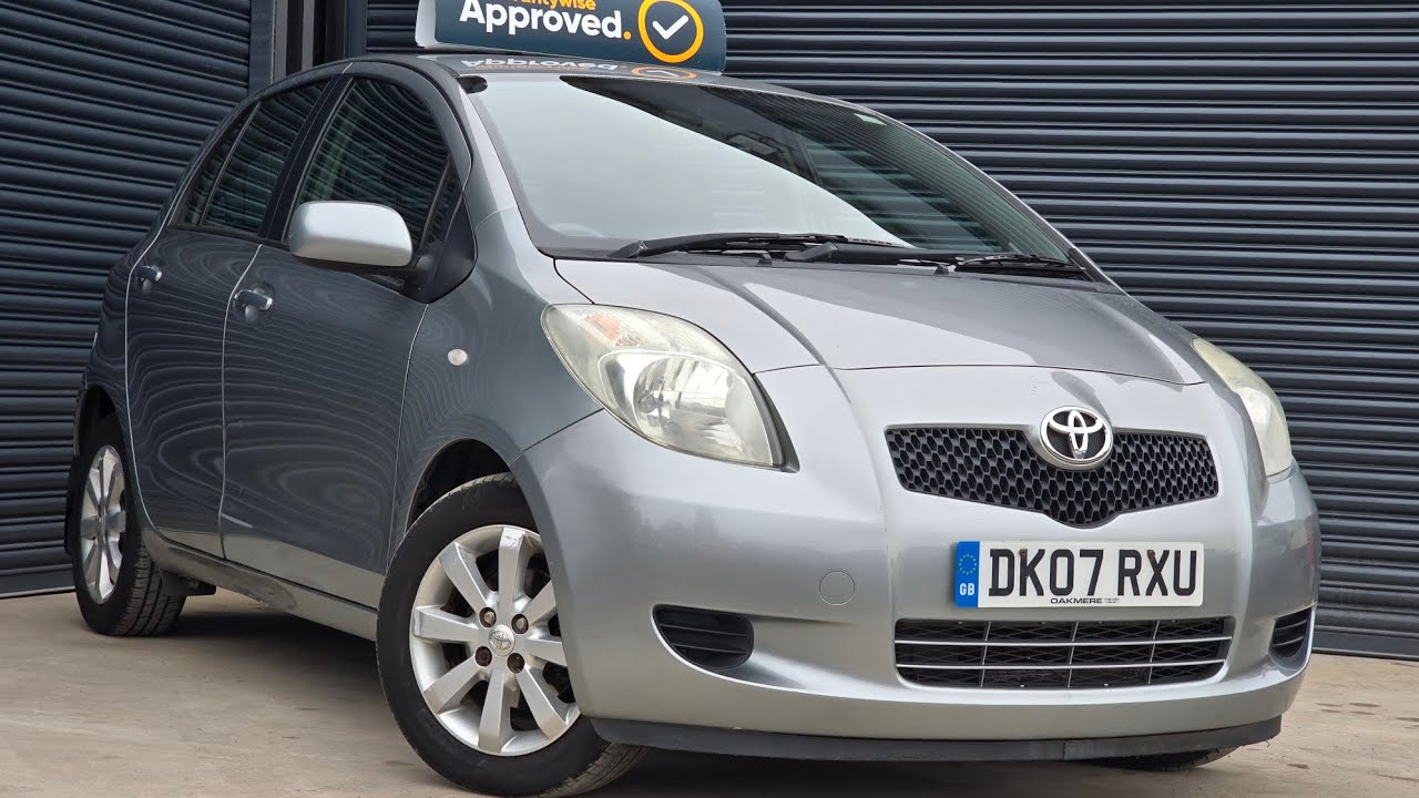 Toyota Yaris Automatic Walkaround Video - YouTube