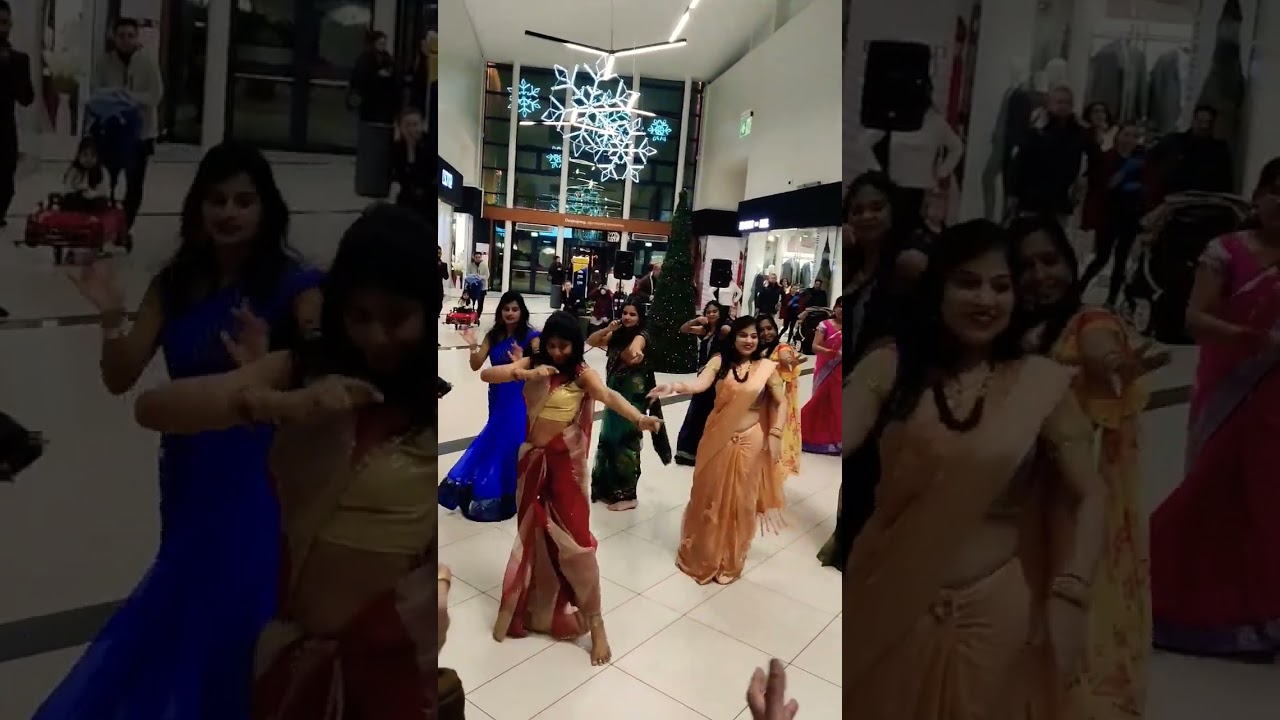 Sari Flashmob in Poland Mall 💃💃💃