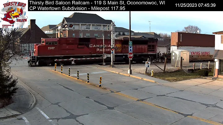 Thirsty Bird Saloon Railcam REPLAY - Oconomowoc, WI