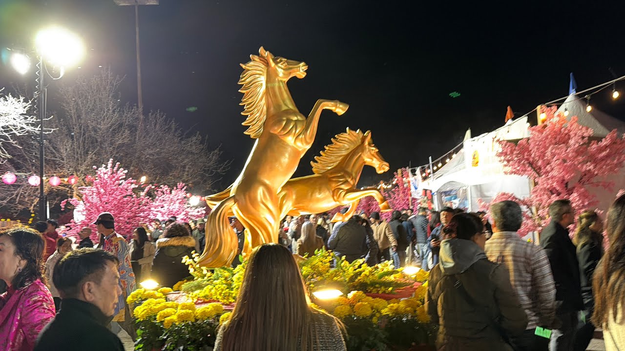 Eastridge Mall/Dạo Chơi Đêm Tết Âm Lịch