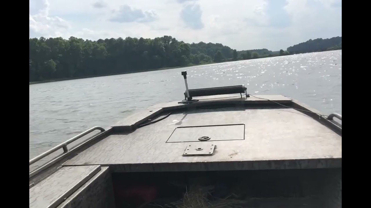 Low Country boats swamp fox 1654