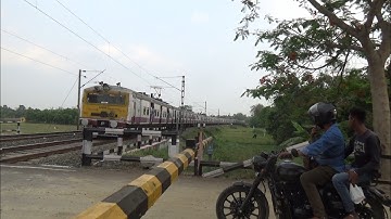 Fast Furious Howrah - Katwa  Emu local Train Arriving at Balagarh Railgate