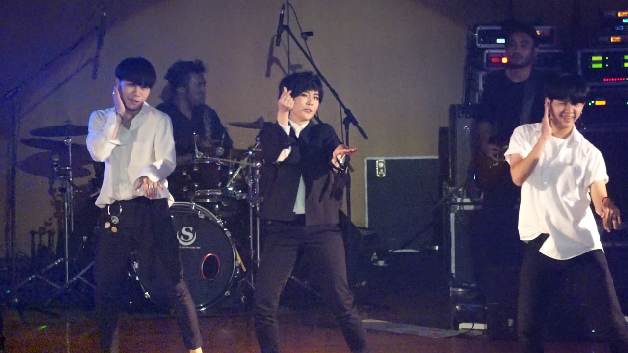 Boy in LUV/BTS Cover Dance น้ำ AF11 @AF11 MakeOverConcert