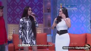 Lihat expresi nikita saat lucinta goyang mekar