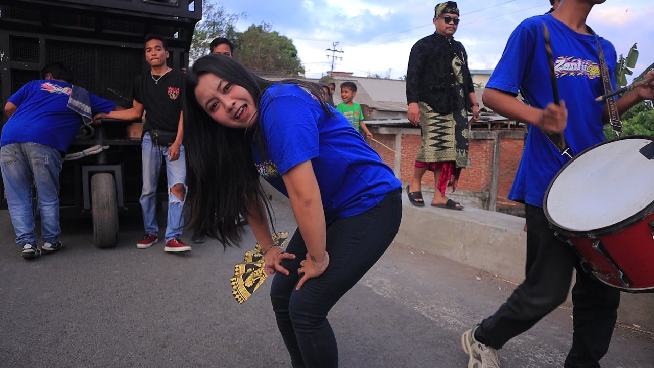 Goyang Slow Gadis Kalimantan// Megnatara