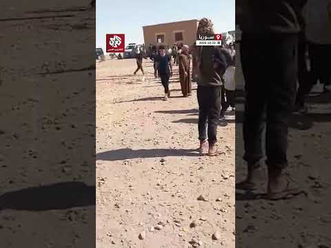 في لحظات تحبس الأنفاس مواطنون يحاولون إنقاذ طفل عالق في بئر بمنطقة زغير جزيرة في ريف دير الزور