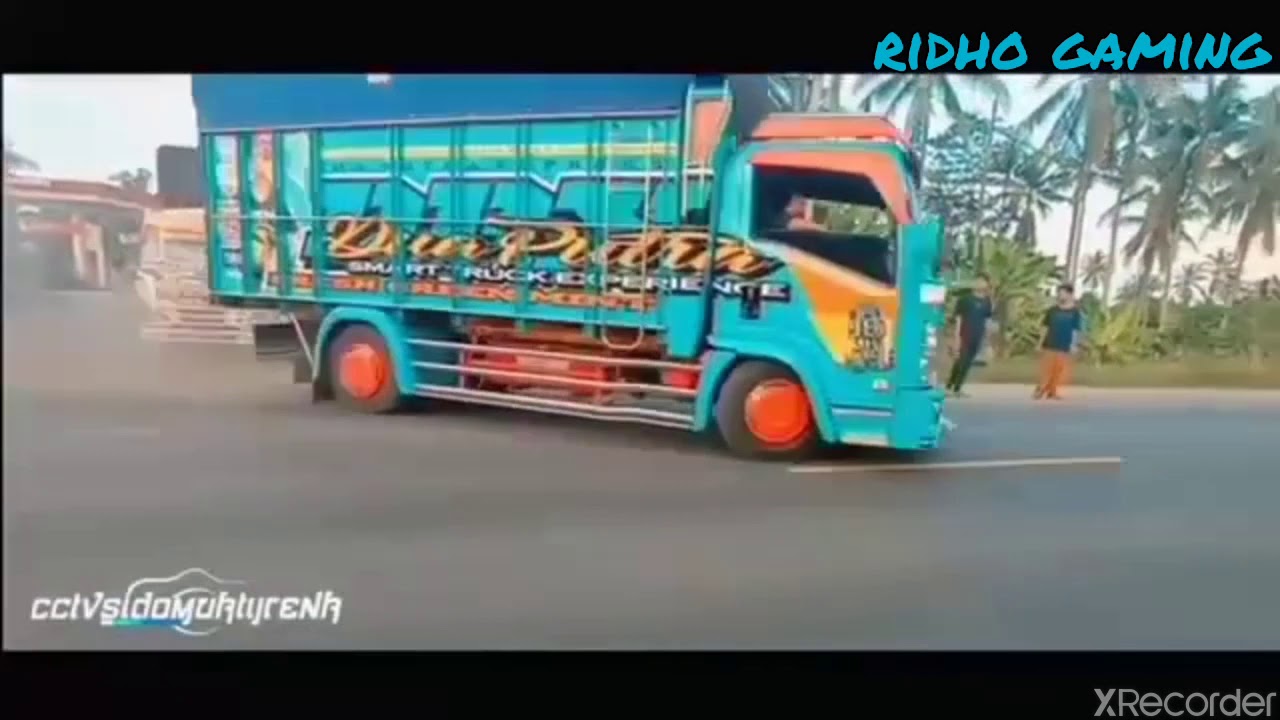 Kumpulan video  truk  oleng  dari berbagai cctv YouTube