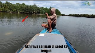 Mencari Babon, Alhasil Sampan di Seret ke tengah sungai.#anakmahakamfishing