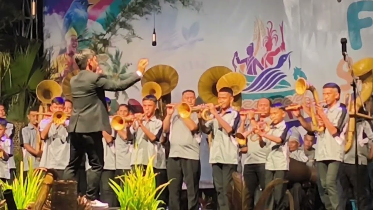 Kamis,13/11/2025,Festival Seni Budaya Sangihe, 2025. Lomba Musik Bambu Juara Satu Bethesda Sesiwung