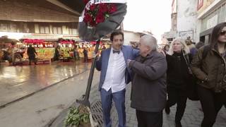 Bekar Bekir / Elinde Çelenkle Sokaklarda Protestoda!