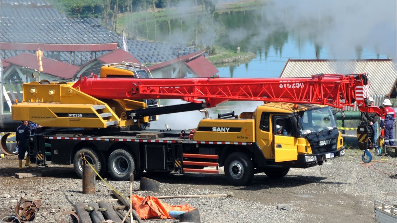 SANY STC250 CRANE folds the boom then starts working - YouTube