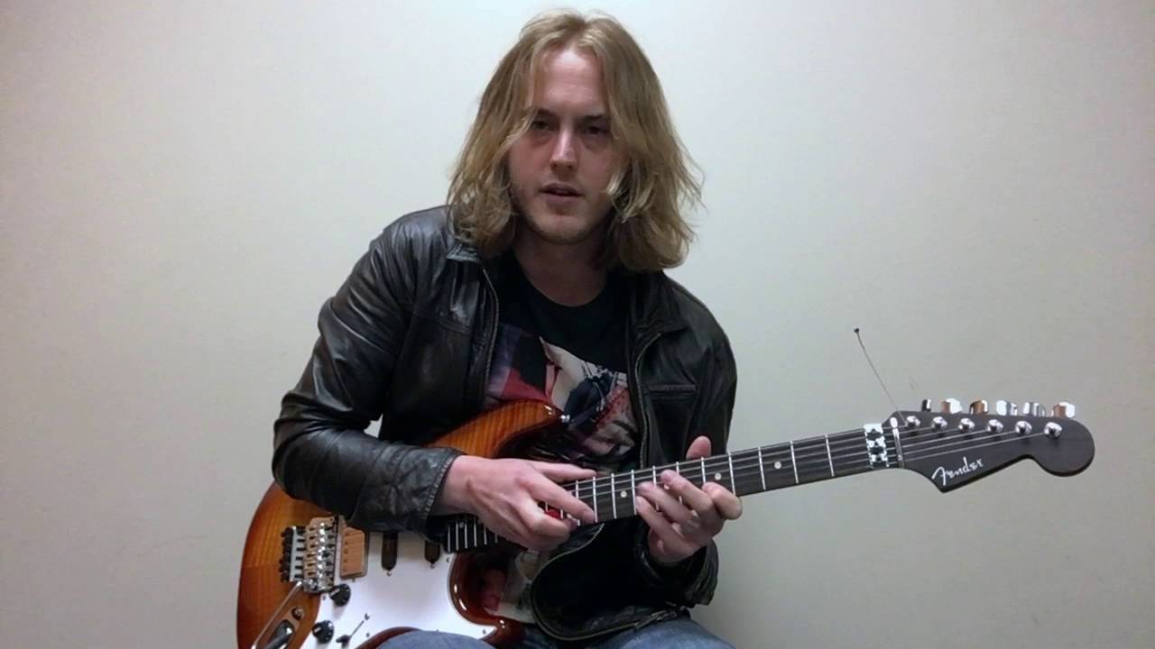 Useful Pentatonic Tapping Lick Lesson - Sam Coulson