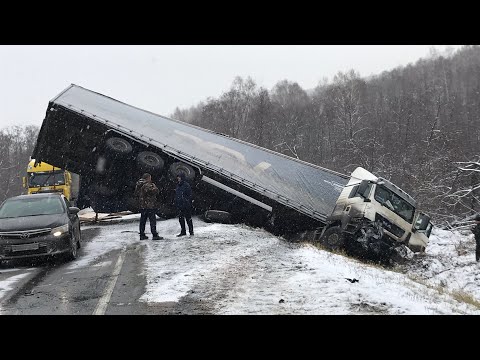 УЖАСНОЕ ДТП !!! Уральские горы трасса М-5 , гололёд (((