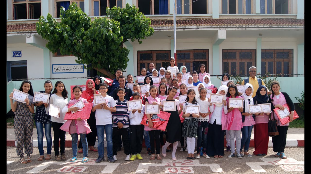 تكريم التلاميذ المتفوقين  الشهيد رزيقي محمد